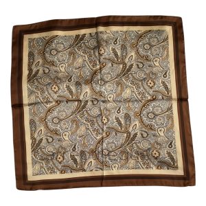 Carré foulard 70cm bandana satin soyeux effet soie motif cachemire marron brun tour rayure