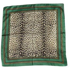 Foulard carré 70x70cm satin soyeux imprimé animal léopard tour vert effet soie