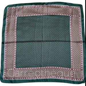 Foulard carré bandana satin soyeux petit motif géométrique chic vert