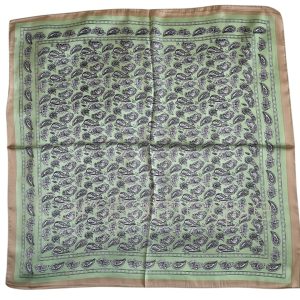 Foulard carré bandana 70x70cm satin soyeux motif cachemire vert pastel beige