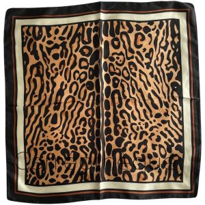 Foulard carré 70x70cm satin soyeux imprimé animal léopard grand motif effet soie