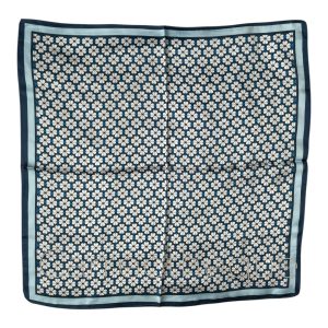 Foulard carré 70x70cm satin soyeux bandana motif fleurs esprit seventies marine bleu et blanc