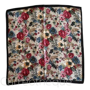 Foulard carré 70x70cm satin soyeux motif fleurs anglaises