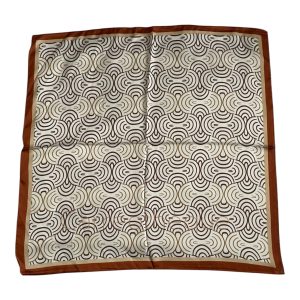 Foulard 70x70cm carré satin toucher soie tour du cou sac ou cheveux motif géométrique marron