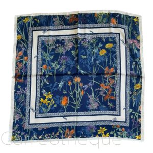 Foulard carré 70x70cm satin soyeux motif dessin botanique de fleurs et libellules bleu