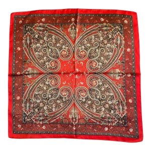 Foulard carré 70x70cm satin effet soie motif fleurs et cachemire fond rouge