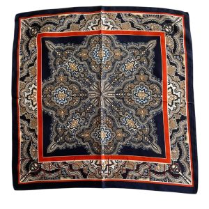 Foulard carré 70x70cm satin effet soie motif cachemire marine orange