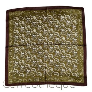 Foulard carré 70x70cm satin effet soie motif cachemire kaki bordeaux